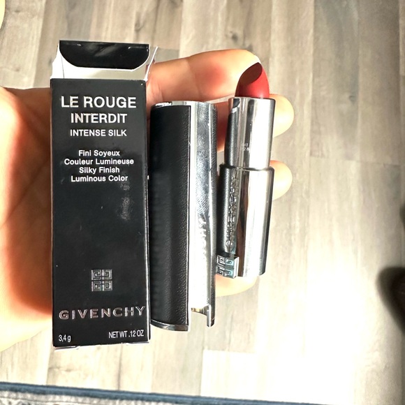 Givenchy Black Silk-Infused Lipstick Makeup - Picture 2 of 5